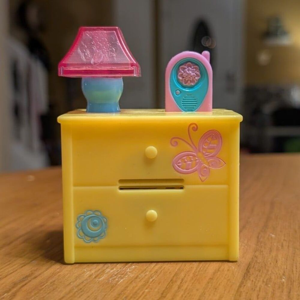 Mattel Dora the Explorer Yellow Dollhouse Nightstand with Lamp and Radio